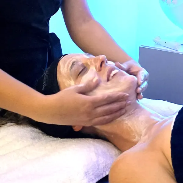 Img-clinica-estetica-bogota-Servicio-Hidratación_facial